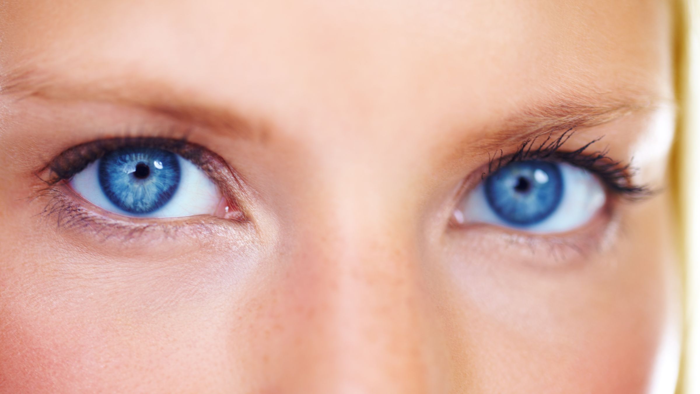 Ясные глазки. Небесно голубые глаза. Синие глаза. Ярко синие глаза. Глаза цвета василька.
